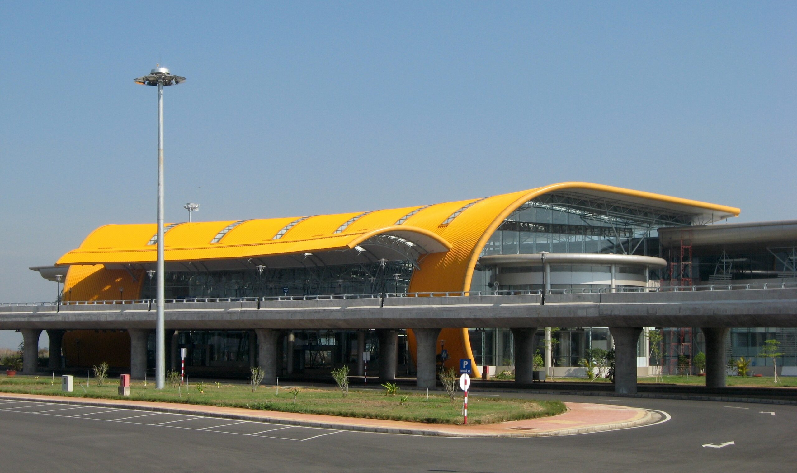 DLI — Lien Khuong Airport (Da Lat) terminal