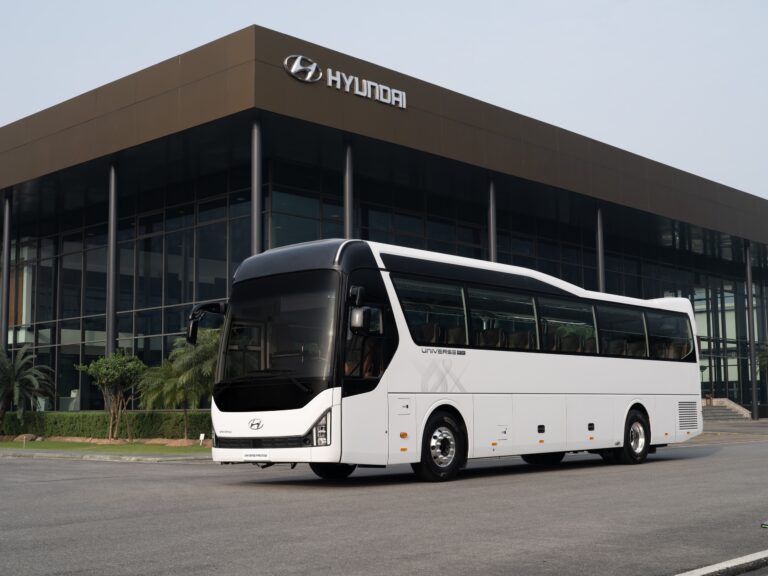 MIDI COACH 47S Universe vehicle class