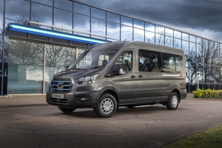 MINIBUS 16S Ford Transit vehicle class